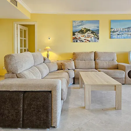 Spacious 4 Bedroom Townhouse In Bahia De Casares