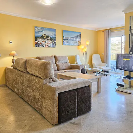 Spacious 4 Bedroom Townhouse In Bahia De Ferienhaus *