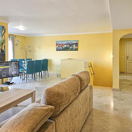 Ferienhaus Spacious 4 Bedroom Townhouse In Bahia De Casares