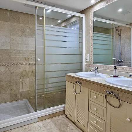 Spacious 4 Bedroom Townhouse In Bahia De Ferienhaus Casares