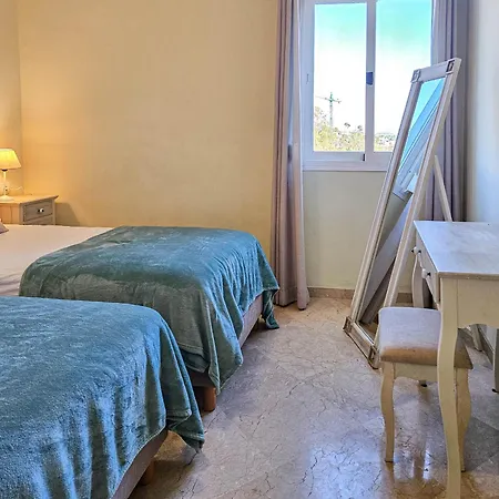 Ferienhaus Spacious 4 Bedroom Townhouse In Bahia De Casares