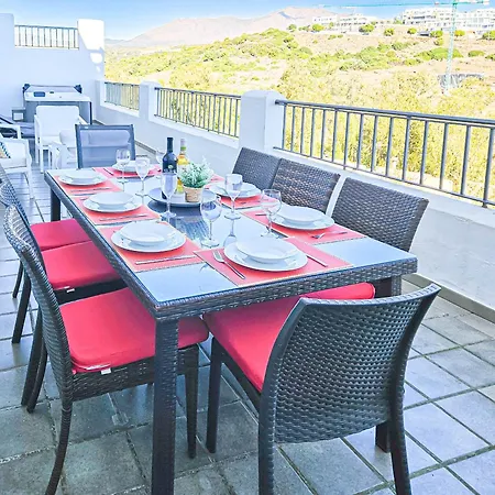 Ferienhaus Spacious 4 Bedroom Townhouse In Bahia De Casares