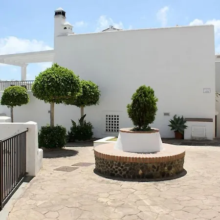 Spacious 4 Bedroom Townhouse In Bahia De Ferienhaus